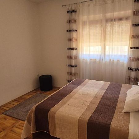 Apartments Lena Sukosan Luaran gambar