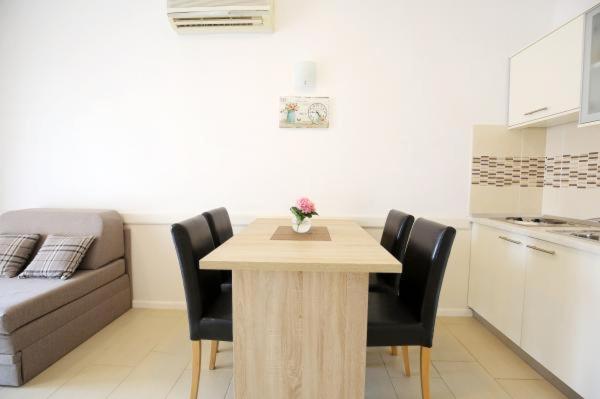 Apartments Lena Sukosan Luaran gambar