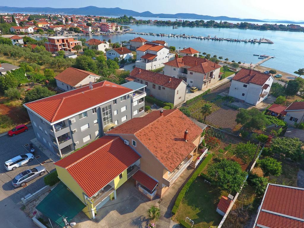Apartments Lena Sukosan Luaran gambar