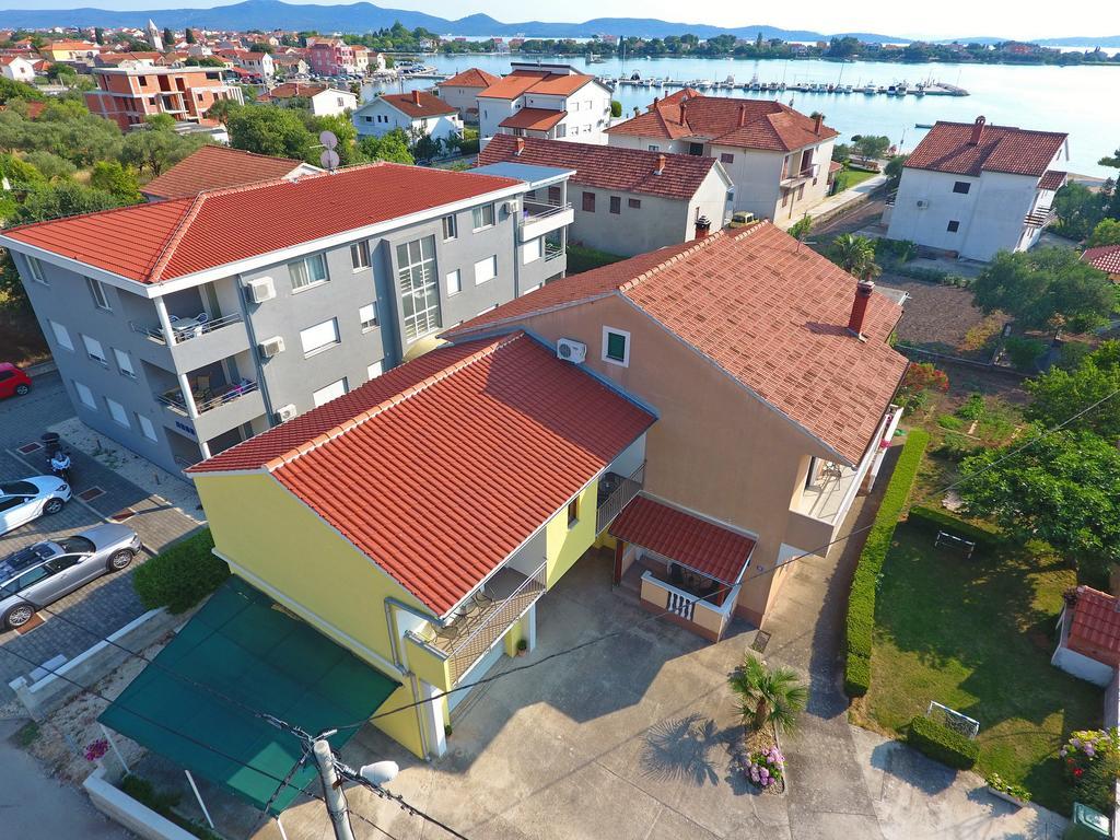 Apartments Lena Sukosan Luaran gambar