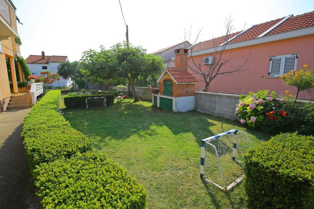 Apartments Lena Sukosan Luaran gambar